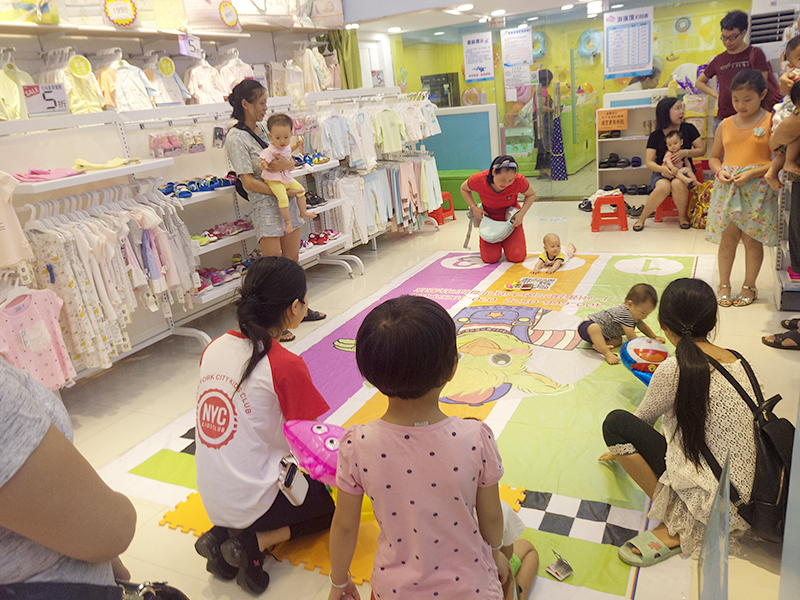 NYC纽约国际广州番禺早教中心：爱婴岛联合举办爬爬赛—小场地大温情