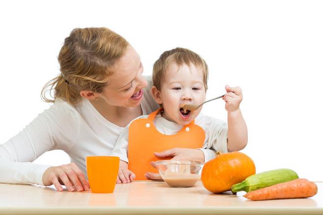 婴幼儿辅食市场混乱 应该怎样给孩子选择辅食